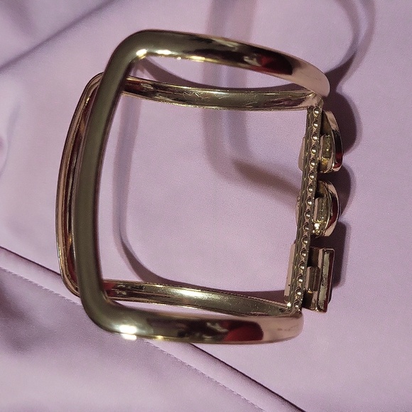 Gold Tone Braclet with black stone - Picture 5 of 5